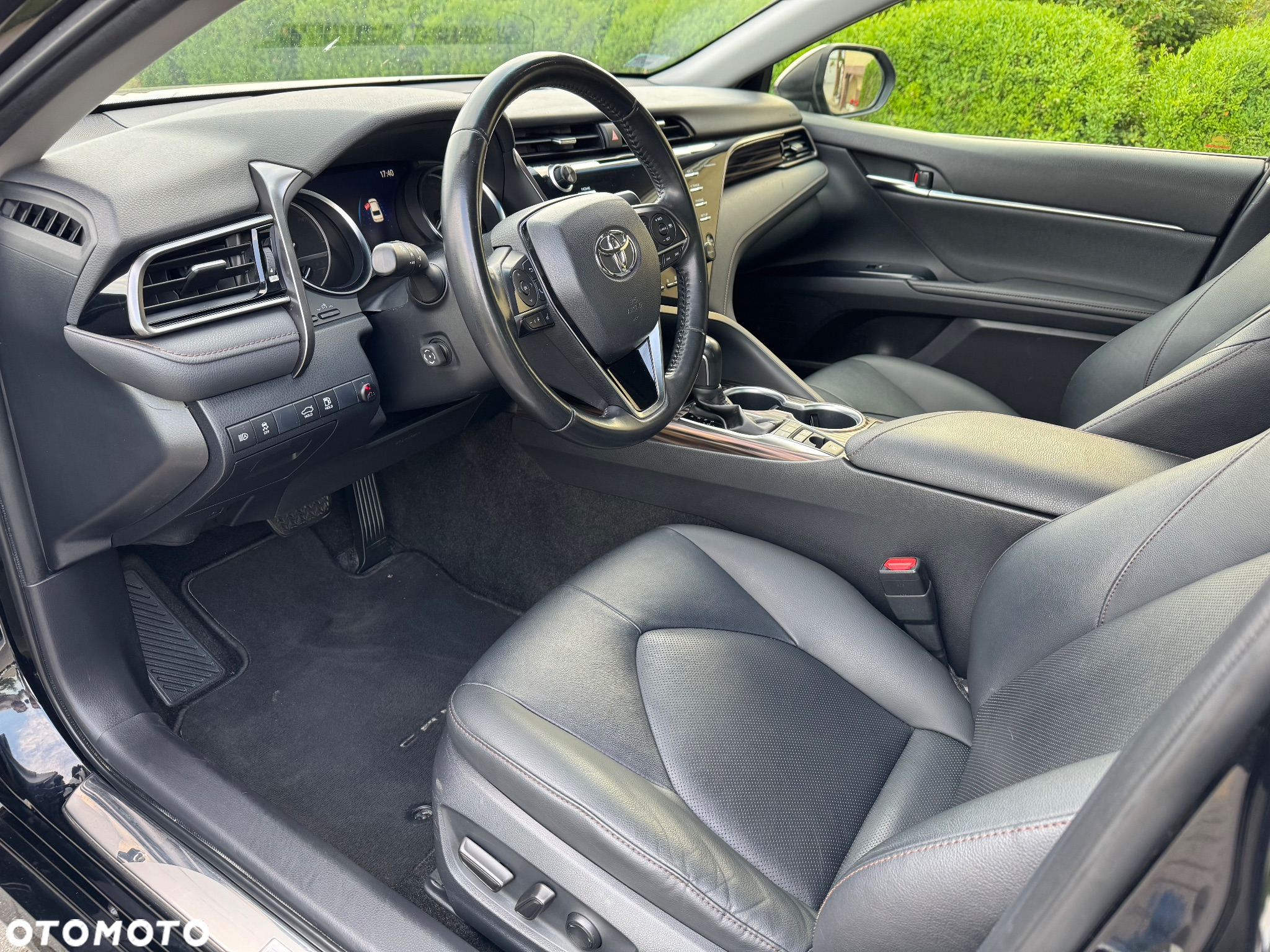 Toyota Camry 2.5 Hybrid Executive CVT - 12
