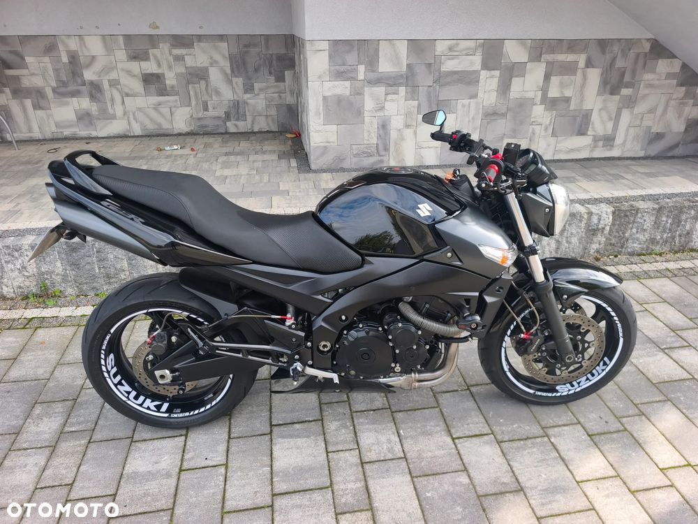 Suzuki GSR - 9