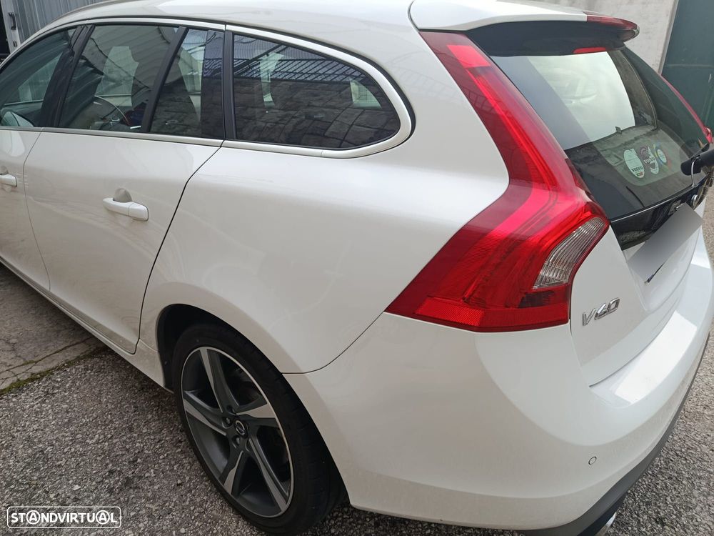 Volvo V60 2.0 D4 R-Design Momentum - 5