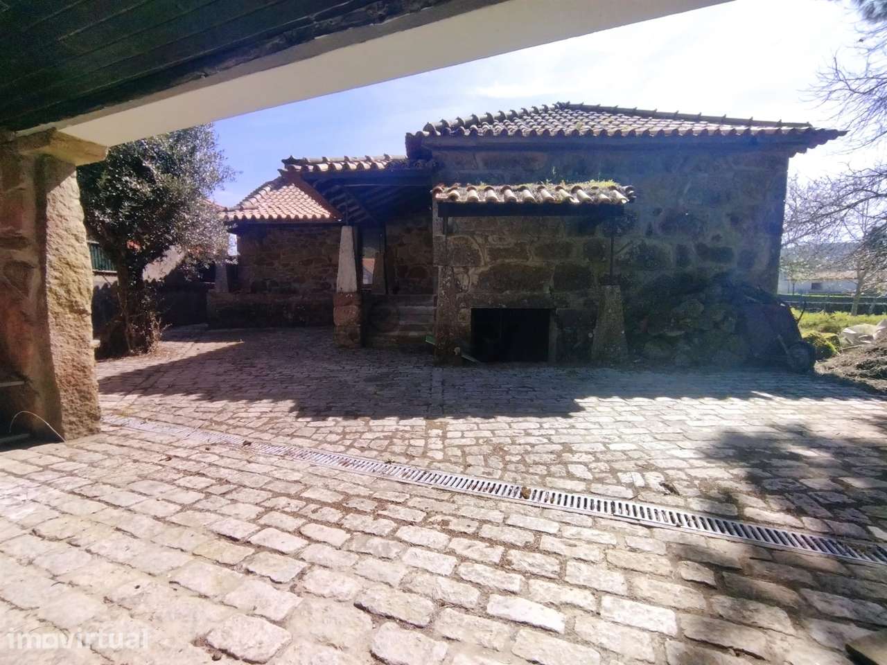Casa de Pedra com Terreno em Covas - Grande imagem: 3/25
