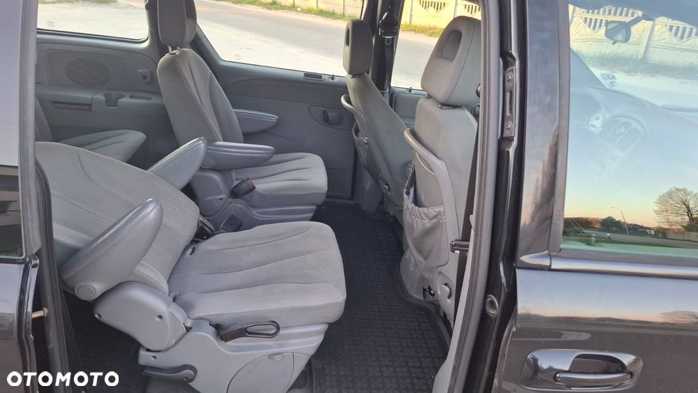 Chrysler Voyager 2.4 SE - 15