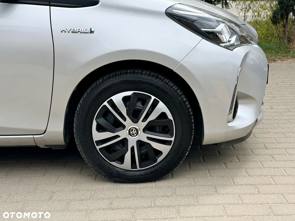 Toyota Yaris Hybrid 100 Sol - 4