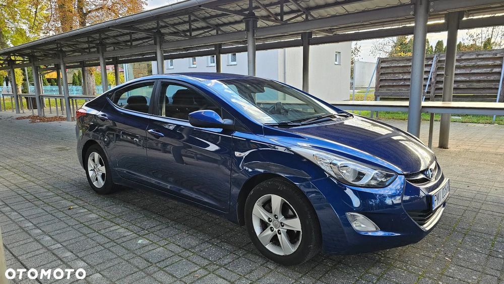 Hyundai Elantra - 24