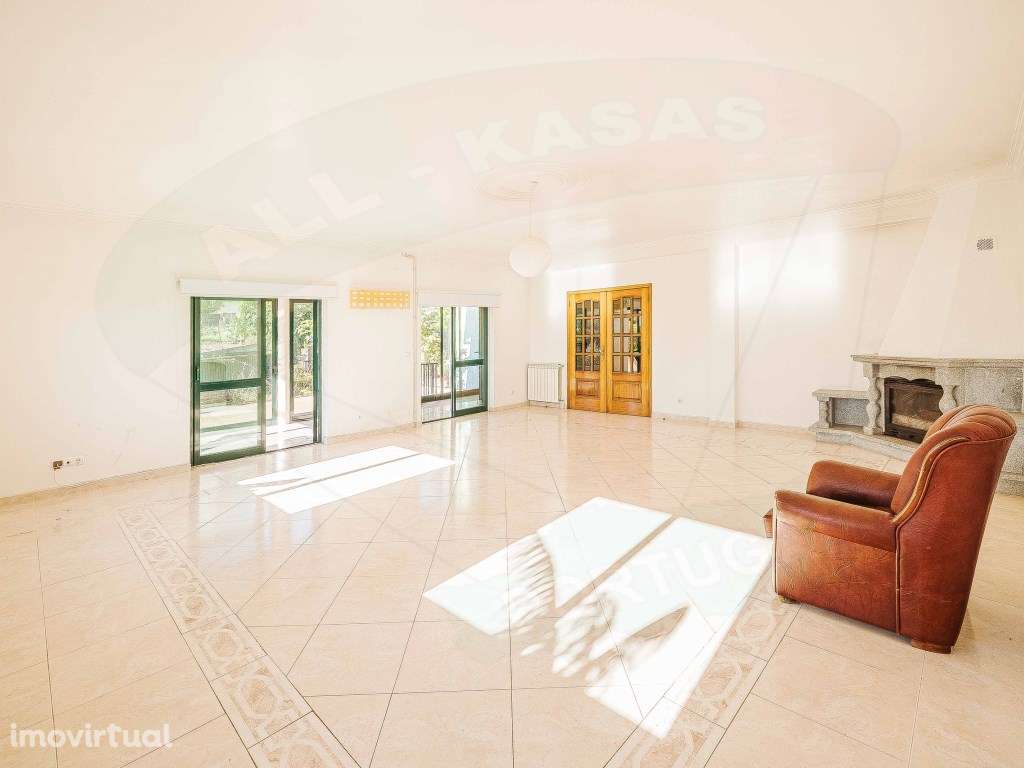 Moradia T5 com 750m² de Terreno - Rua José Afonso, São Marcos - Grande imagem: 5/60