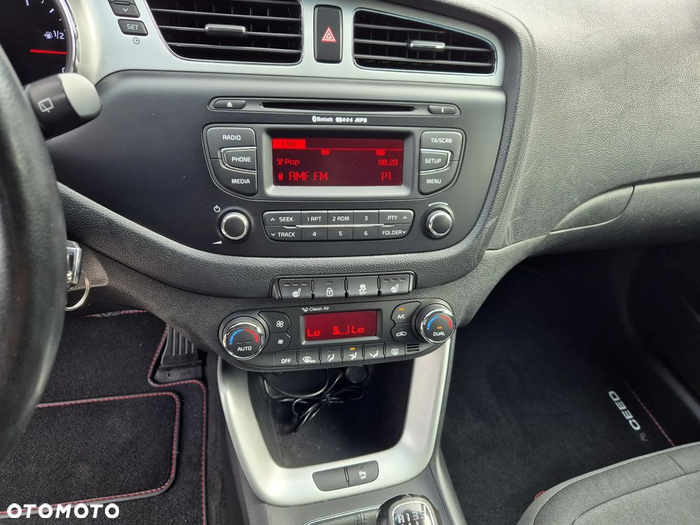 Kia Ceed 1.6 GDI Fifa World Cup Edition - 22