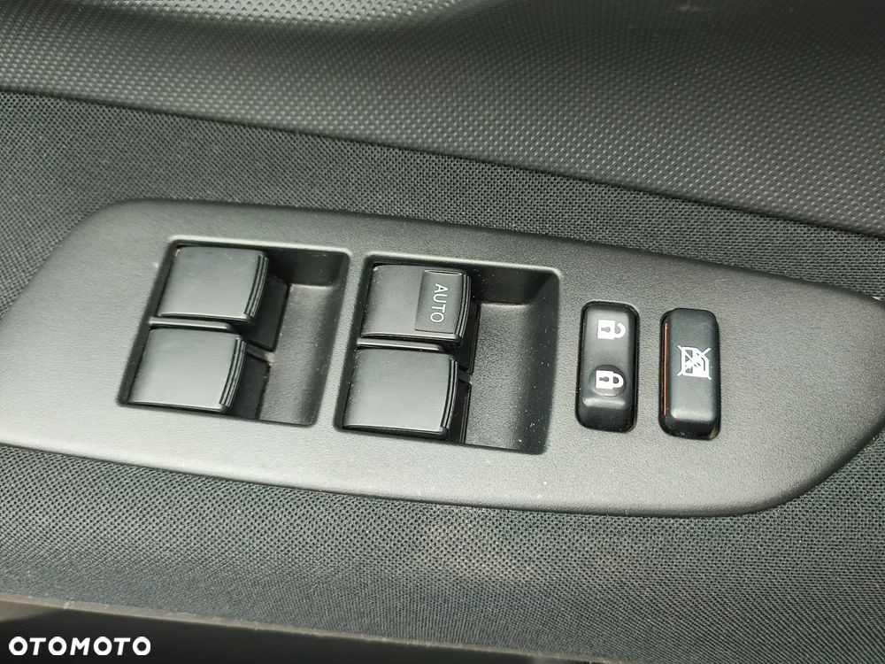 Toyota Auris 1.33 Dual-VVT-i - 16