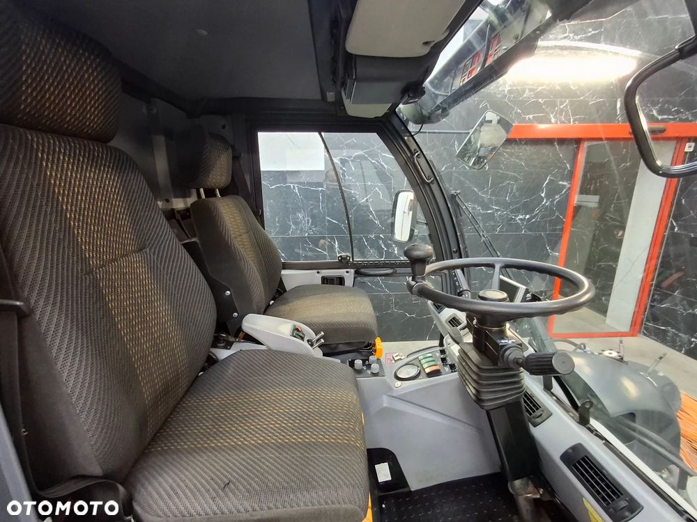 Inny Zamiatarka Hako Citymaster 2000 Klimatyzacja 2 Osie Skrętne Oświetlenie Ostrzegawcze Zamiatarka Chodnikowa 2016r - 15