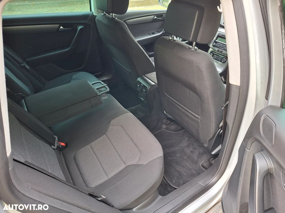 Volkswagen Passat - 11