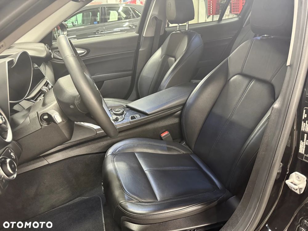 Alfa Romeo Giulia 2.0 Turbo Business - 10