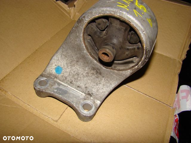 Nissan Almera N16 1.5 16V PODUSZKA ŁAPA SKRZYNI - 2