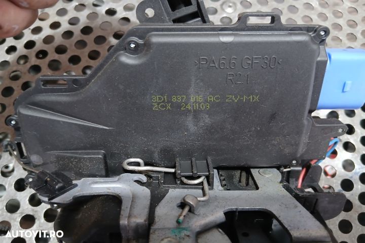 Broasca usa fata dreapta 3D1837016AC 3D1837016AC Volkswagen VW Golf 6 - 4