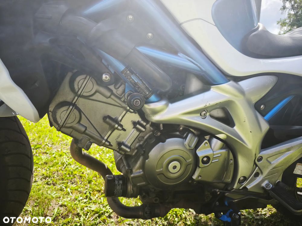 Suzuki Gladius - 9