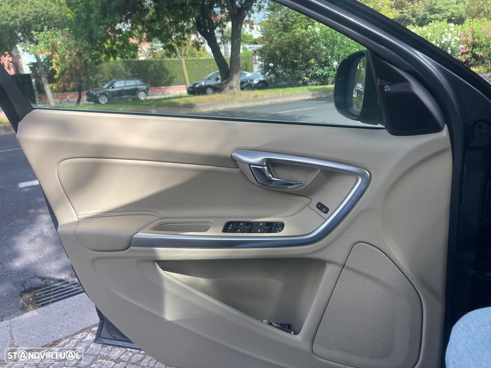 Volvo V60 2.0 D3 Summum Geartronic - 15