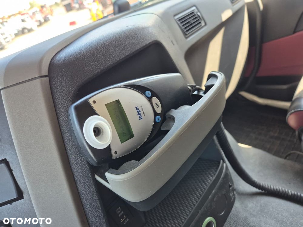 Volvo FM 340 4X2 / CHŁODNIA IZOTERMA / CARRIER VECTOR i350 / WINDA 2500KG / BEZWYPADKOWY / 1 WŁ / EURO 6 / AUTOMAT / IDEALNY / 9000KG ŁADOWNOŚĆ / WEBASTO - 32