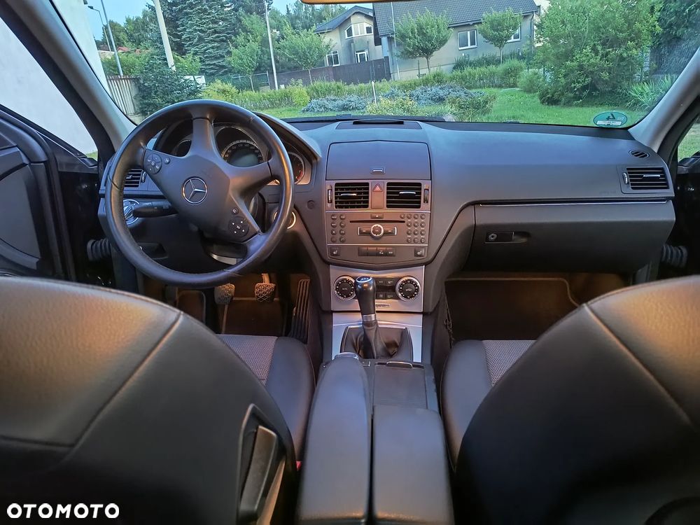 Mercedes-Benz Klasa C 180 CGI BlueEff Avantgarde - 20