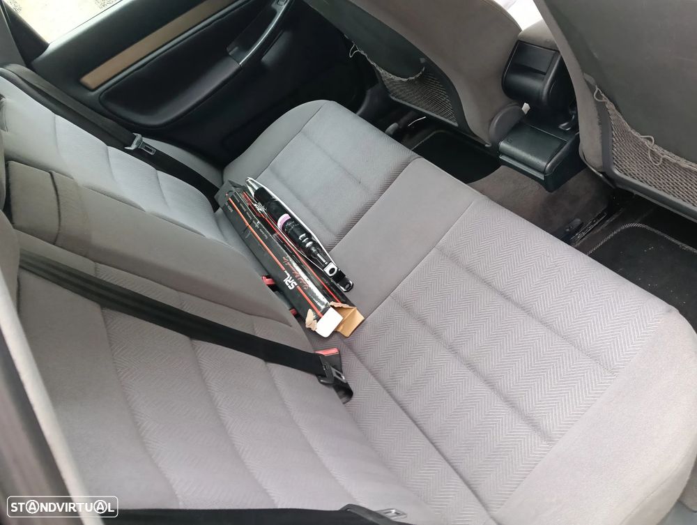 Audi A4 Avant 1.9 TDI Attraction - 17