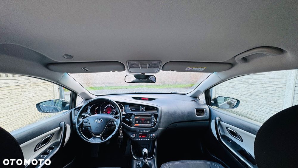 Kia Ceed 1.6 CRDi 128 Dream Team Edition - 33