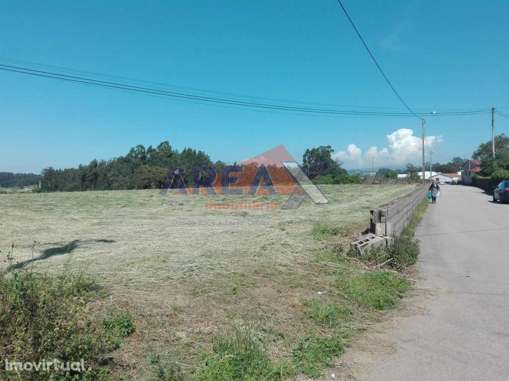 Terreno com 20.050m2. São 2 artigos. Para mais informações consulte... - Grande imagem: 2/6