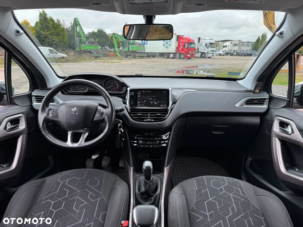 Peugeot 2008 1.2 Pure Tech Style S&S - 2