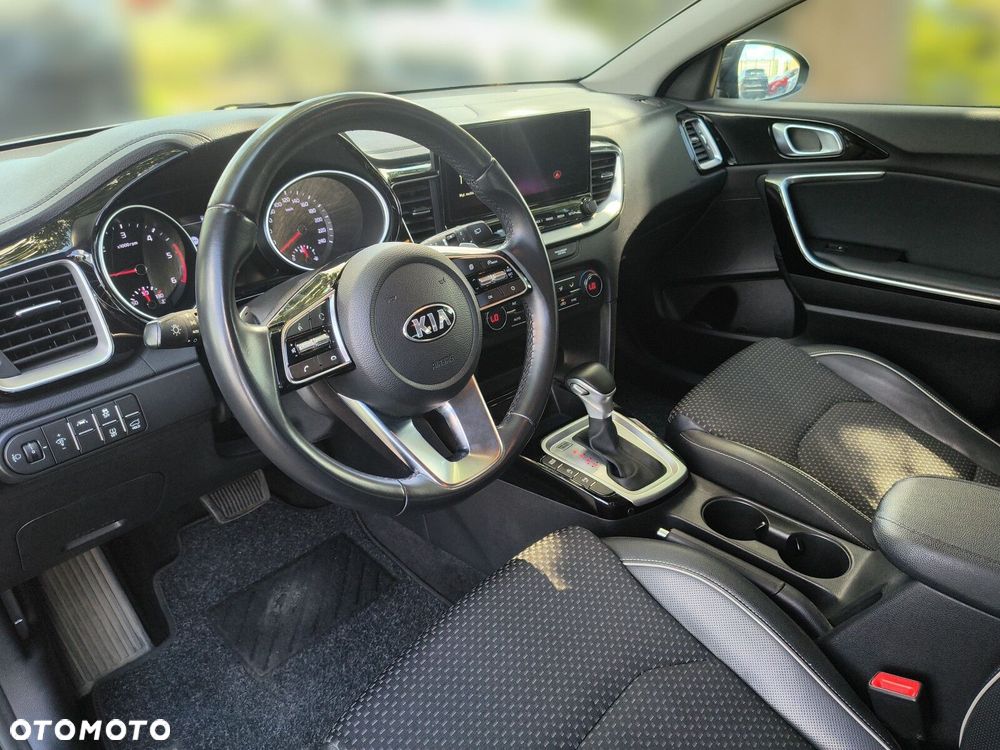 Kia Ceed - 11