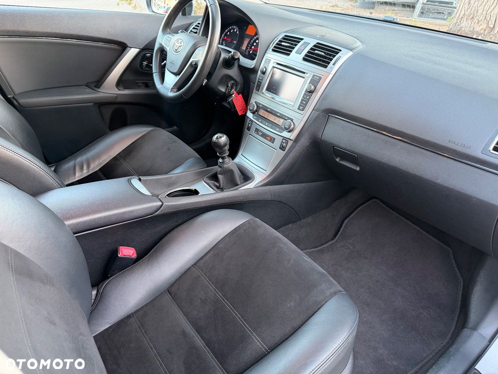 Toyota Avensis 1.8 Sol plus NAVI - 14