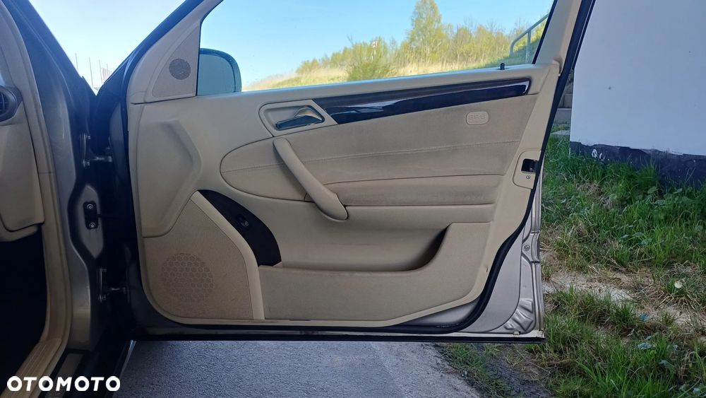 Mercedes-Benz Klasa C - 32