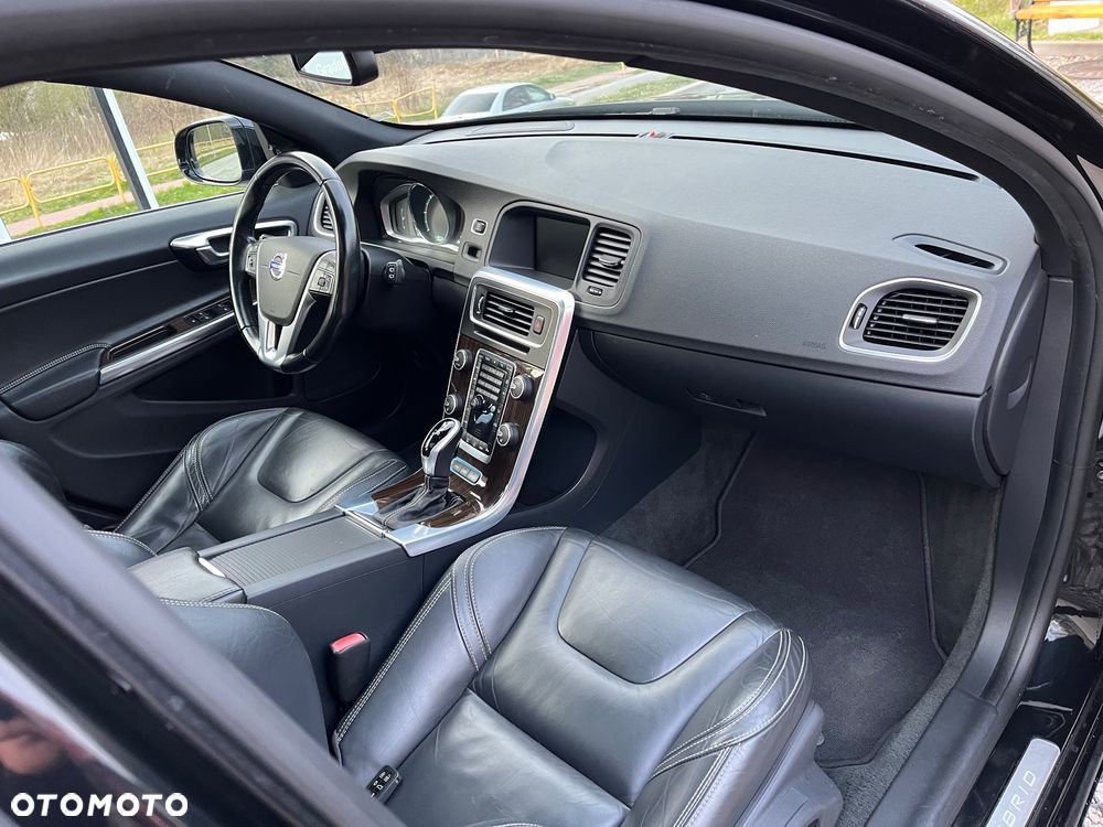 Volvo V60 D6 AWD Plug-in Hybrid R-Design Summum - 16