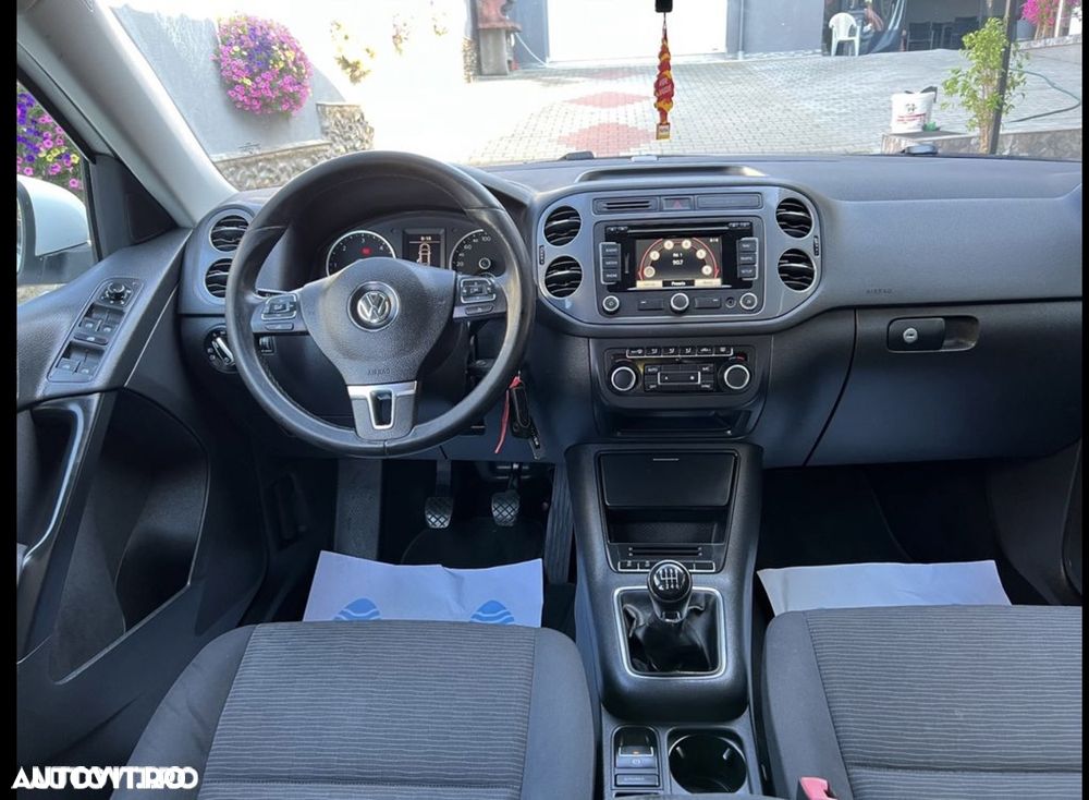 Volkswagen Tiguan 2.0 TDI DPF BlueMotion Technology Trend & Fun - 16