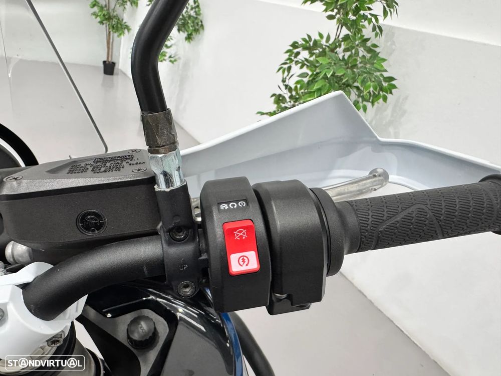 Husqvarna Norden 901 EXPEDITION - 19