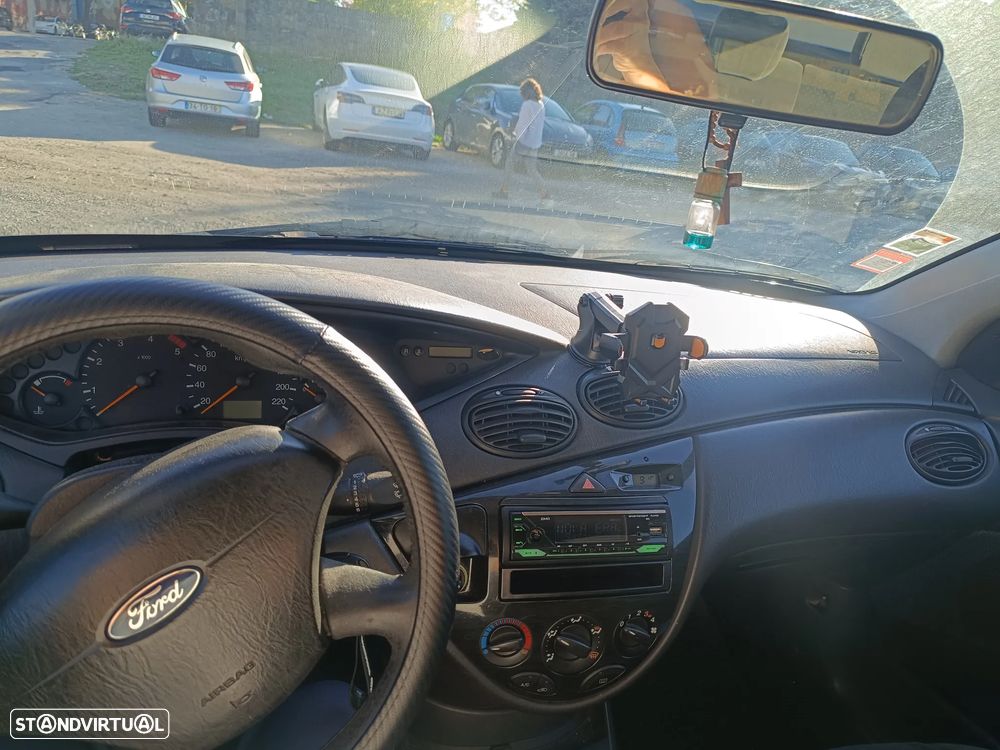 Ford Focus SW 1.8 TDCi Ghia — fotografia 14