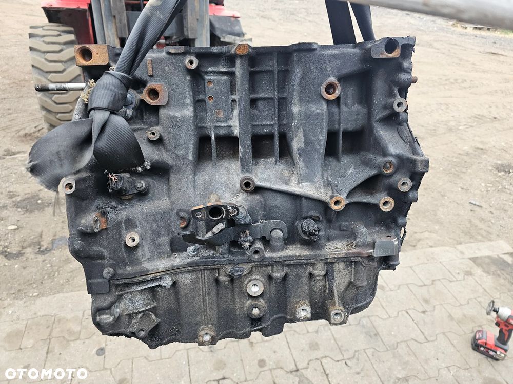 BLOK SŁUPEK DÓŁ SILNIKA TRAFIC III 2.0DCI M9RV710 - 2