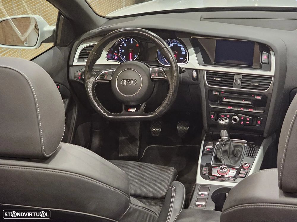 Audi A5 Cabrio 2.0 TDi quattro S-line - 32