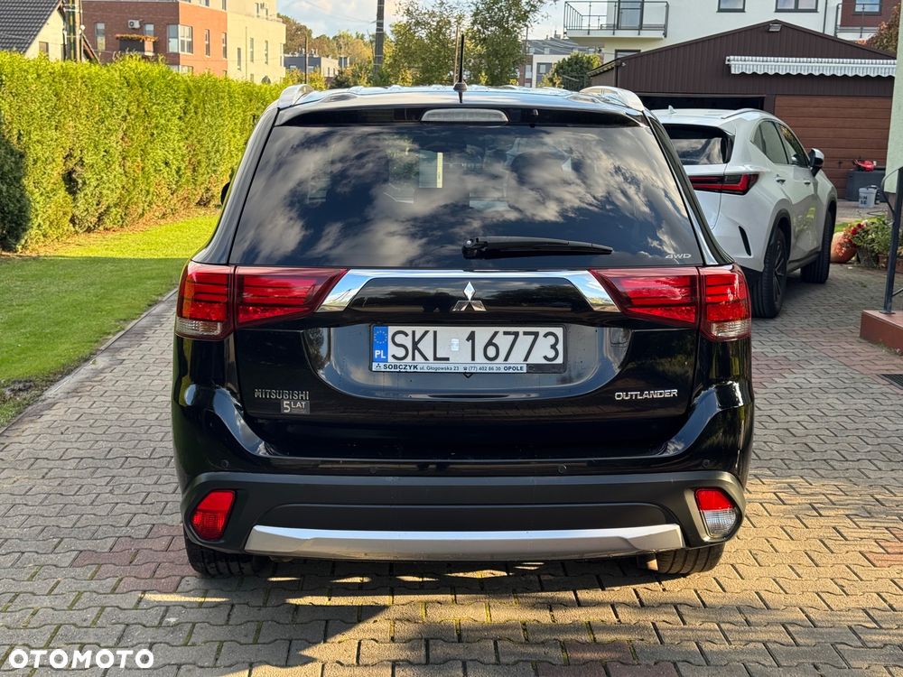 Mitsubishi Outlander 2.2 DI-D Instyle SDA 4WD - 4