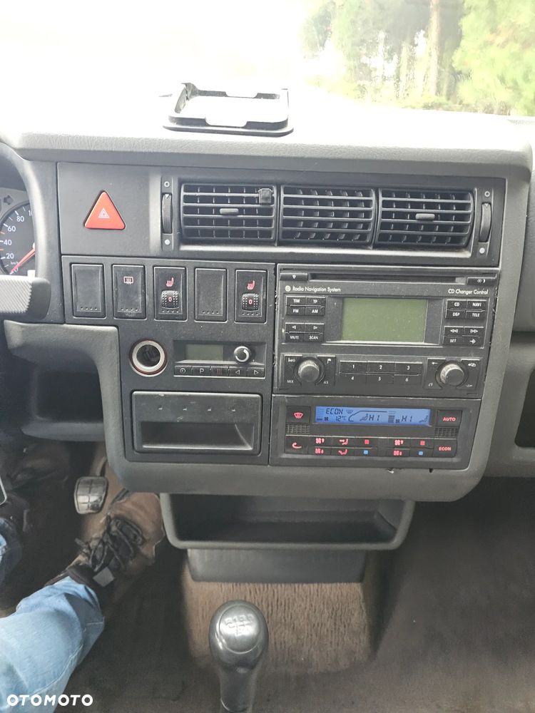 Volkswagen Caravelle - 7