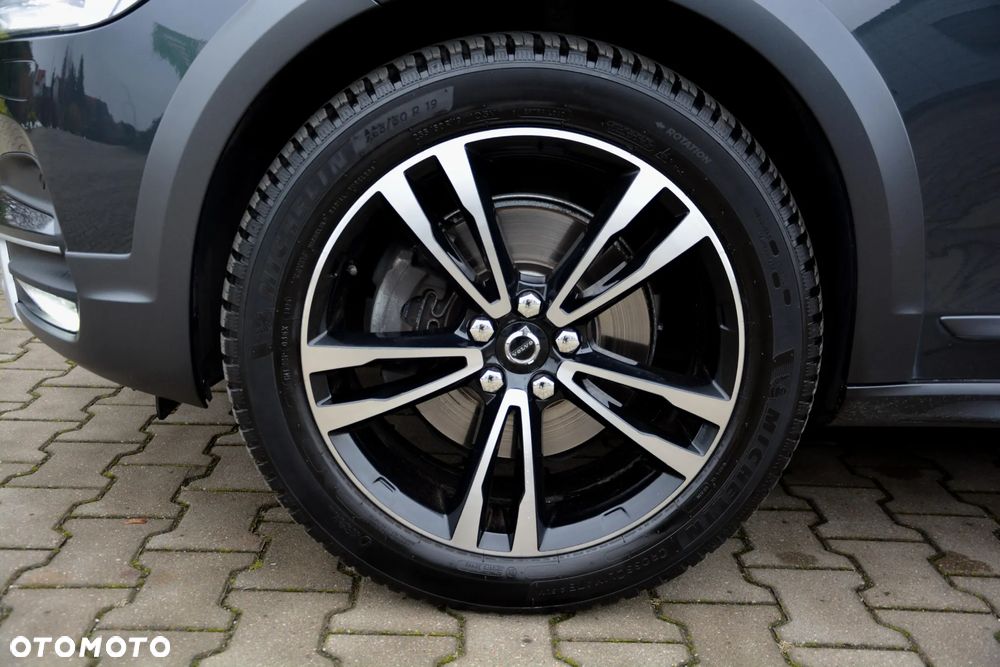 Volvo V90 Cross Country - 32