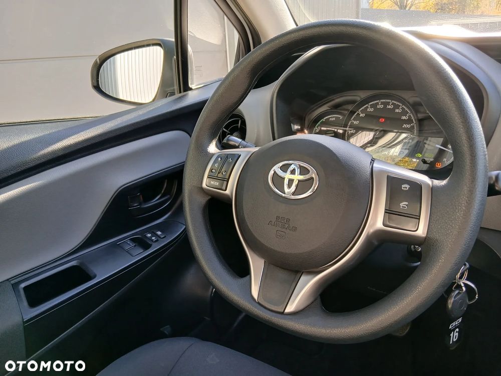 Toyota Yaris - 10
