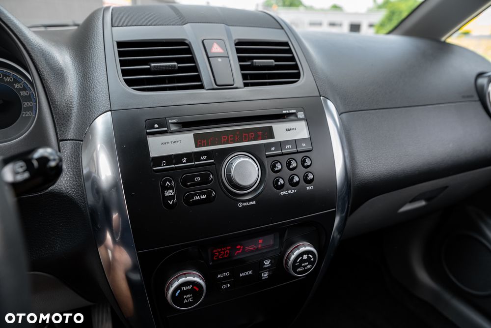 Suzuki SX4 1.6 Comfort 4WD - 28