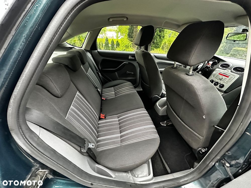Ford Focus 1.4 16V Fun - 8