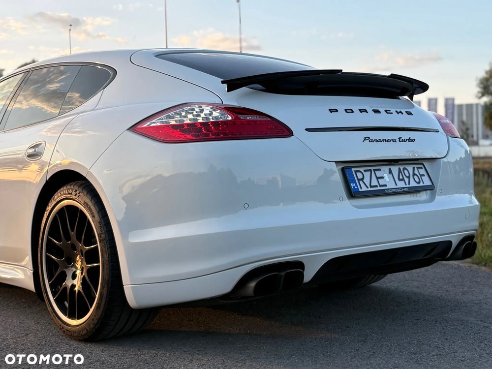 Porsche Panamera Turbo PDK - 2