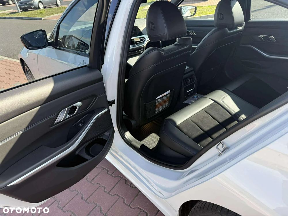 BMW Seria 3 320i M Sport Shadow sport - 17