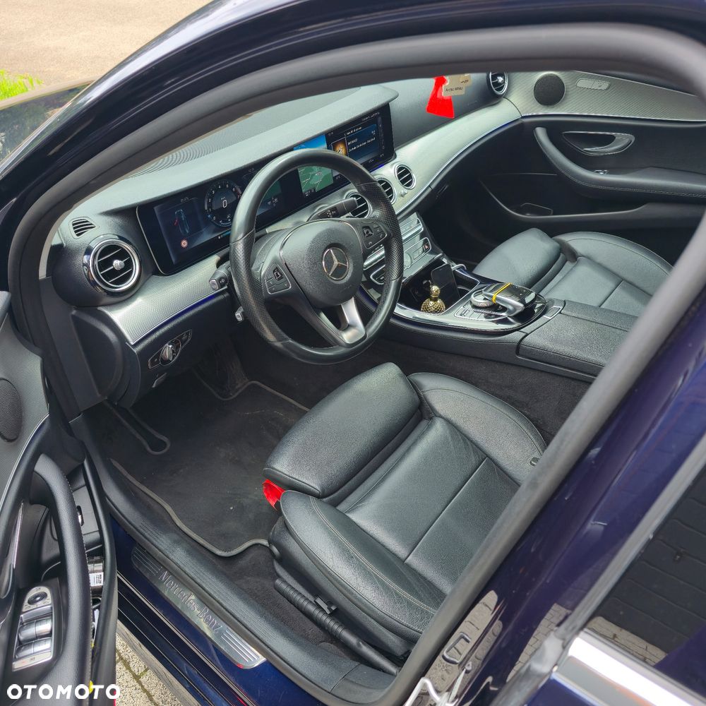 Mercedes-Benz Klasa E 400 4-Matic 9G-TRONIC - 11