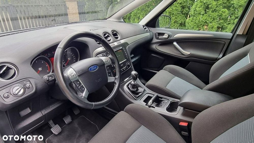 Ford S-Max - 11
