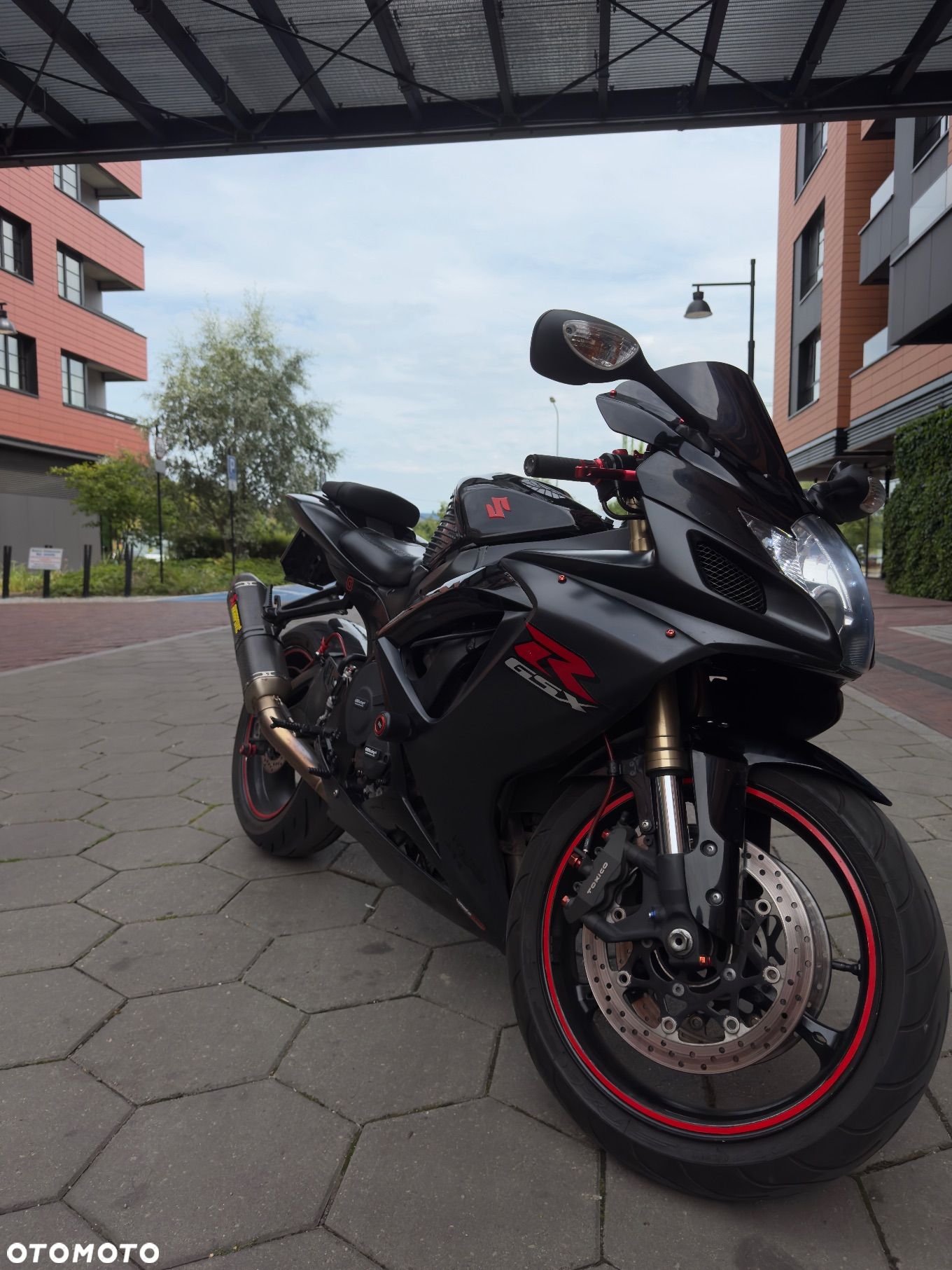 Suzuki GSX-R - 1