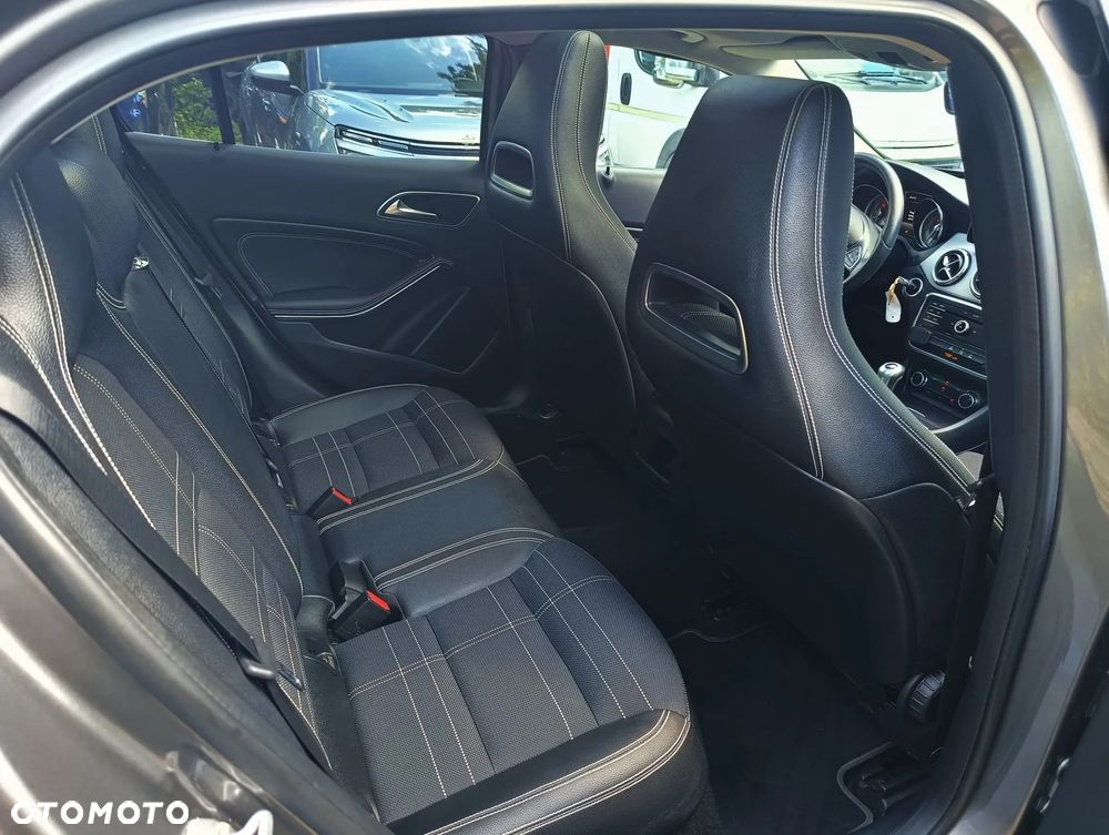 Mercedes-Benz GLA 180 Urban - 34