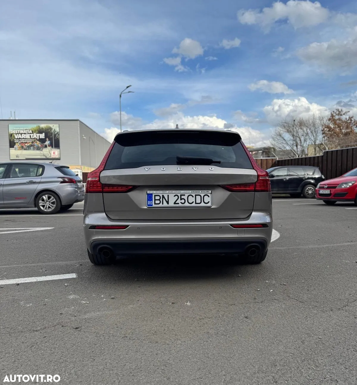 Volvo V60 B3 B DKG Momentum - 13