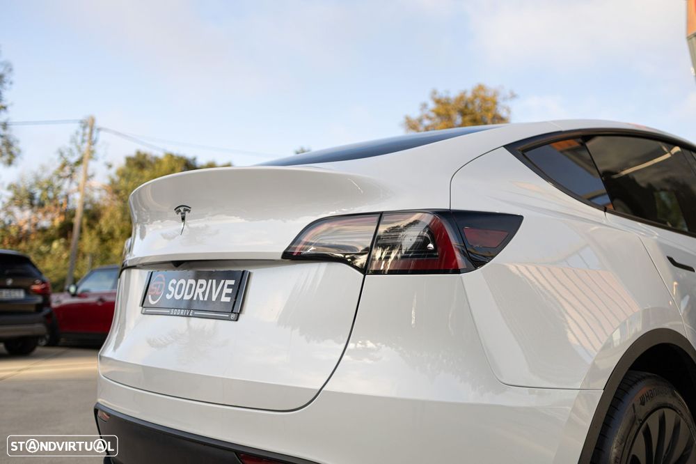 Tesla Model Y Standard RWD - 28