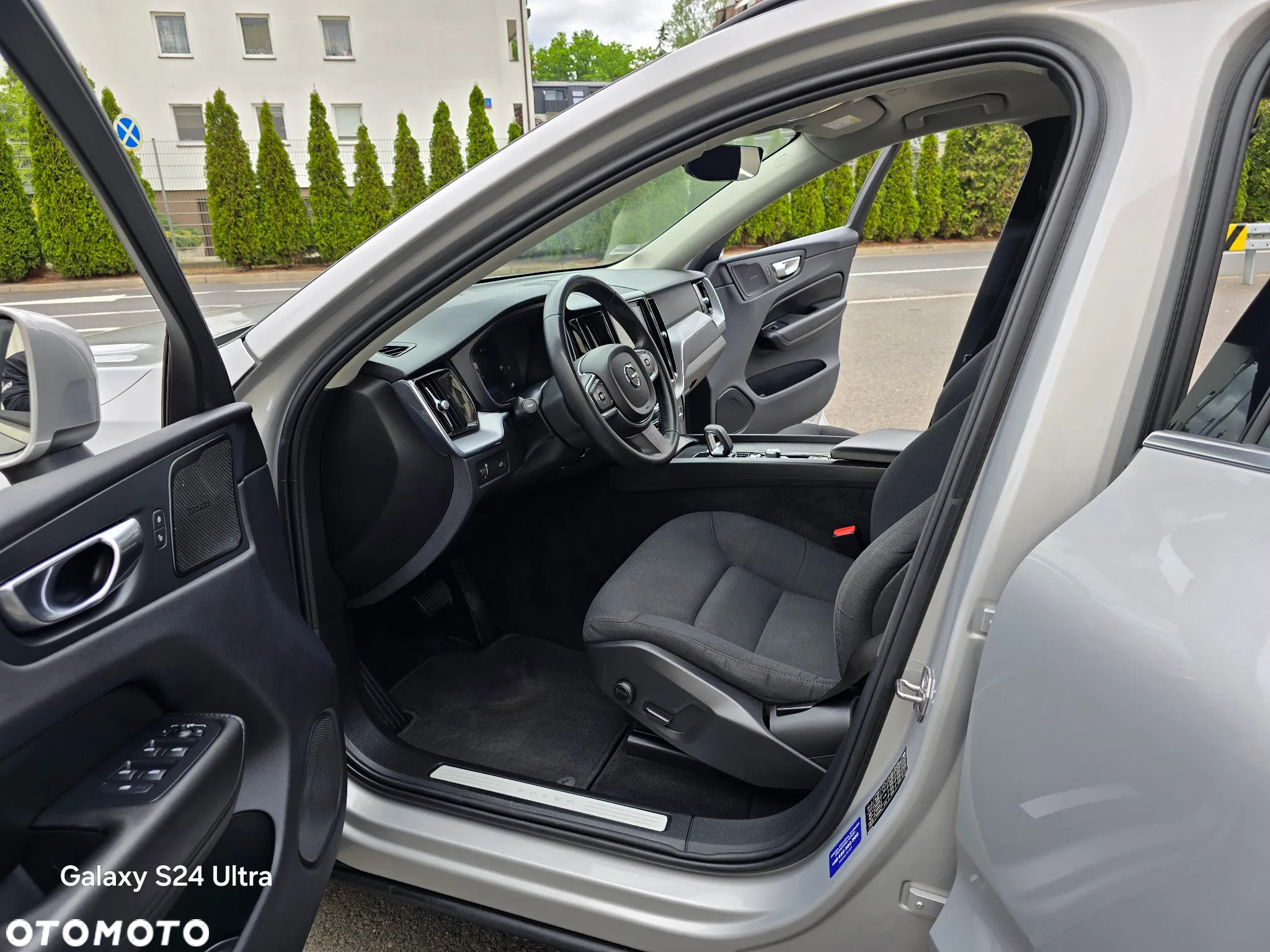 Volvo XC 60 B5 D AWD Momentum Pro - 17