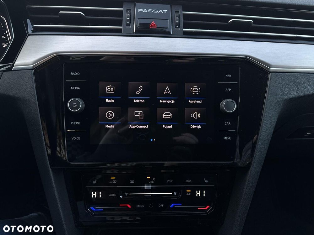Volkswagen Passat Variant 2.0 TDI Elegance DSG - 24