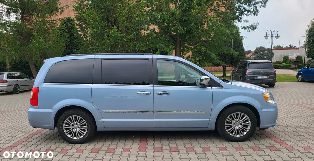 Chrysler Town & Country 3.6 Limited - 12