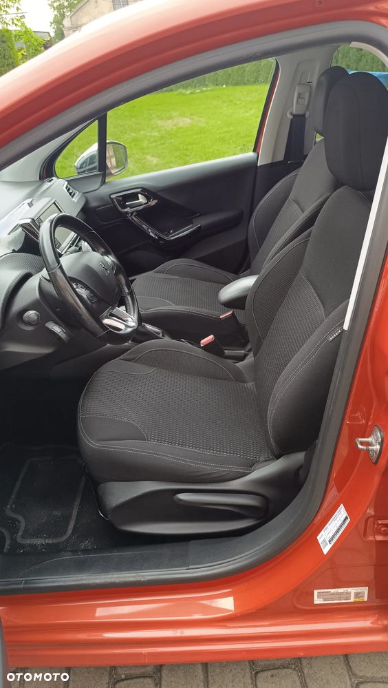 Peugeot 208 1.2 PureTech Allure - 6